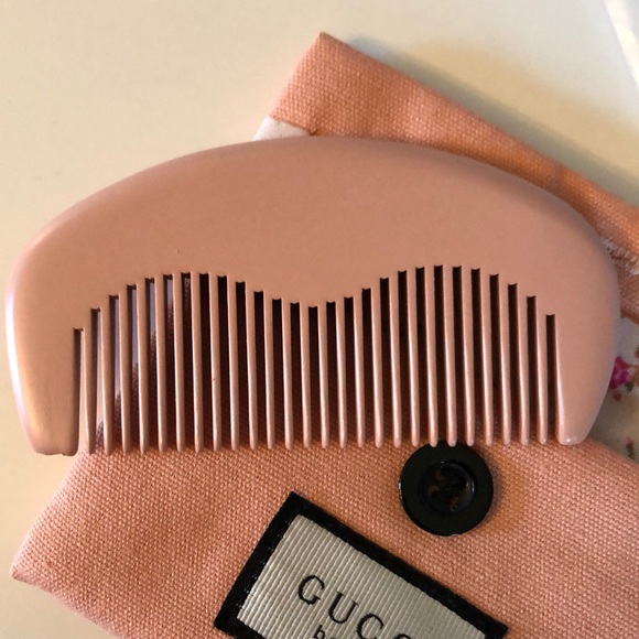 Gucci Beauty Pouch and Comb Gift Set - Picture 3 of 6